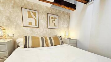 3 slaapkamers, een strijkplank/strijkijzer, reisbedje, gratis wifi