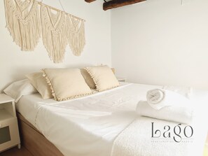 3 slaapkamers, een strijkplank/strijkijzer, reisbedje, gratis wifi