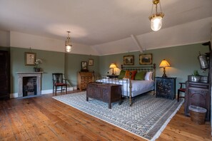 4 Schlafzimmer, Schreibtisch, Bügeleisen/Bügelbrett, WLAN