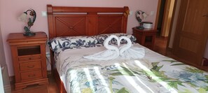 4 bedrooms, WiFi, bed sheets