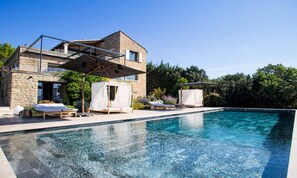 Indoor pool, outdoor pool - Villa in Gordes With Heated Pool & Views (Gordes)