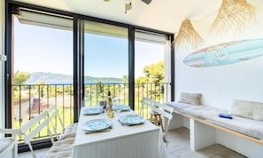 Outdoor dining - Apartment in Saint-mandrier With Sea View (Saint-Mandrier-sur-Mer)