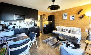 Living area - Apartment in Le Melezet With Mountain Views (Les Orres)