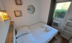 Iron/ironing board - Apartment in Pramousquier With Beach Access (Le Lavandou)