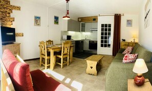 Living area - Studio Cabin for 4 People, 2, South-facing (Valloire)