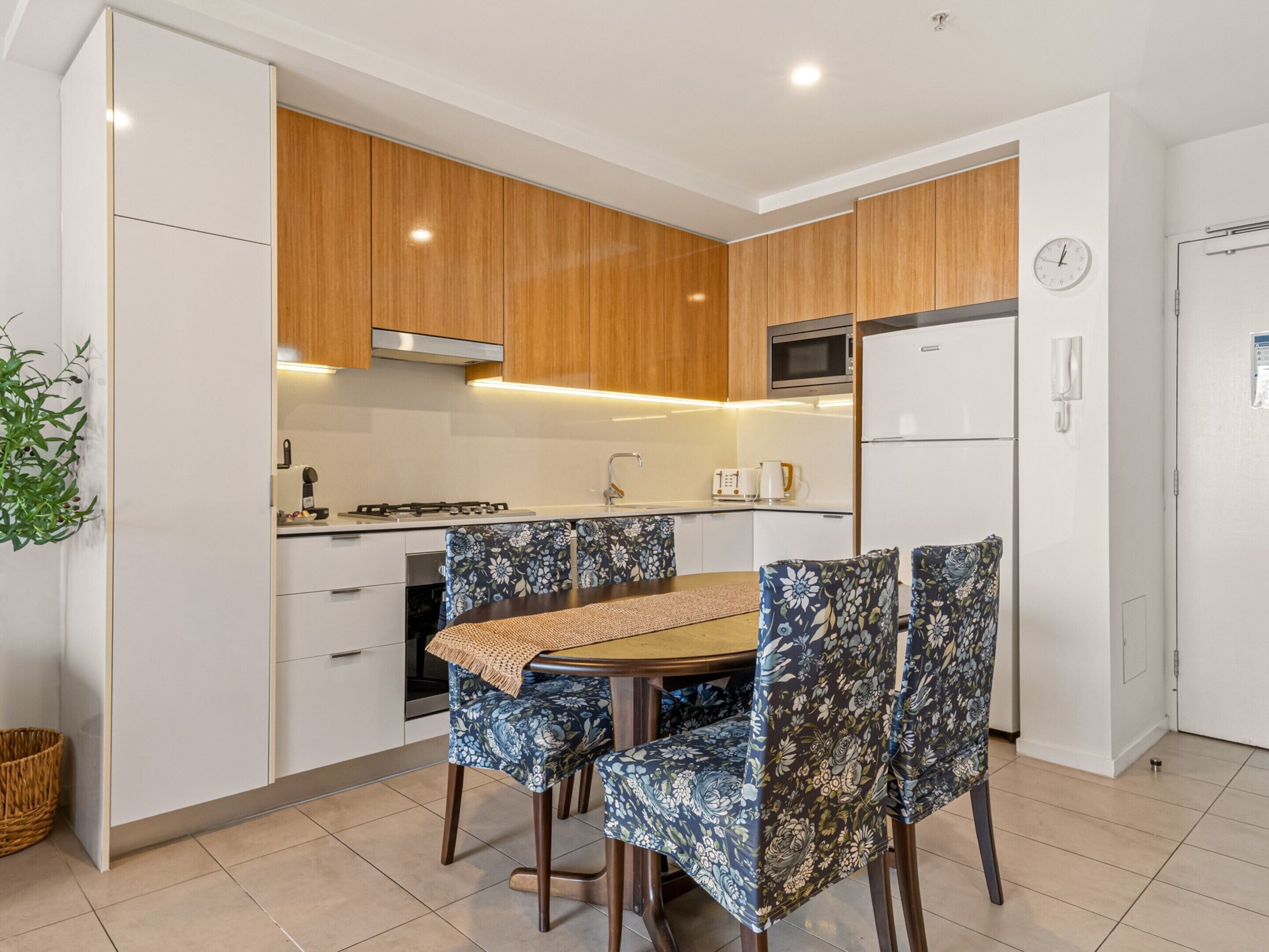 Apartment | Dining