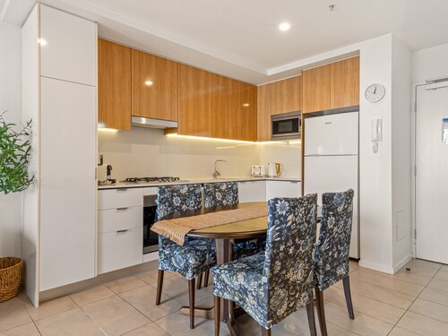 Stylish Apartment With Rooftop, BBQ & Spa Access