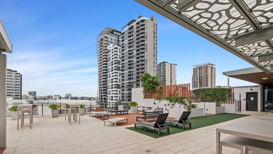 Stylish Apartment With Rooftop, BBQ & Spa Access