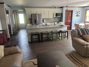 Smart TV - 5 Star First Class Home in Cut Off LA. Will not be disappointed very comfortable (Cut Off)