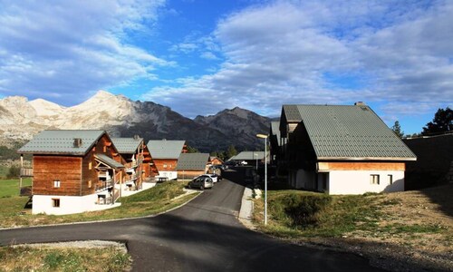 2 Rooms for 6 People