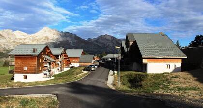 2 Rooms for 6 People