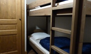 Room - 3 Rooms for 8 People (Bessans)