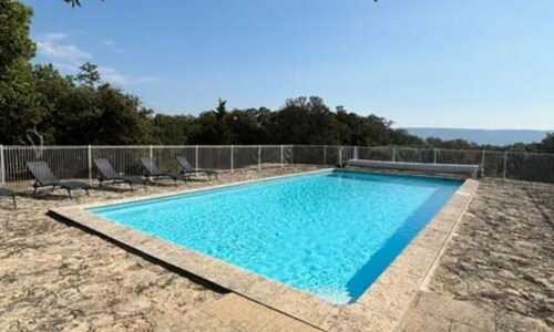 Farmhouse in Gordes With Pool & Views
