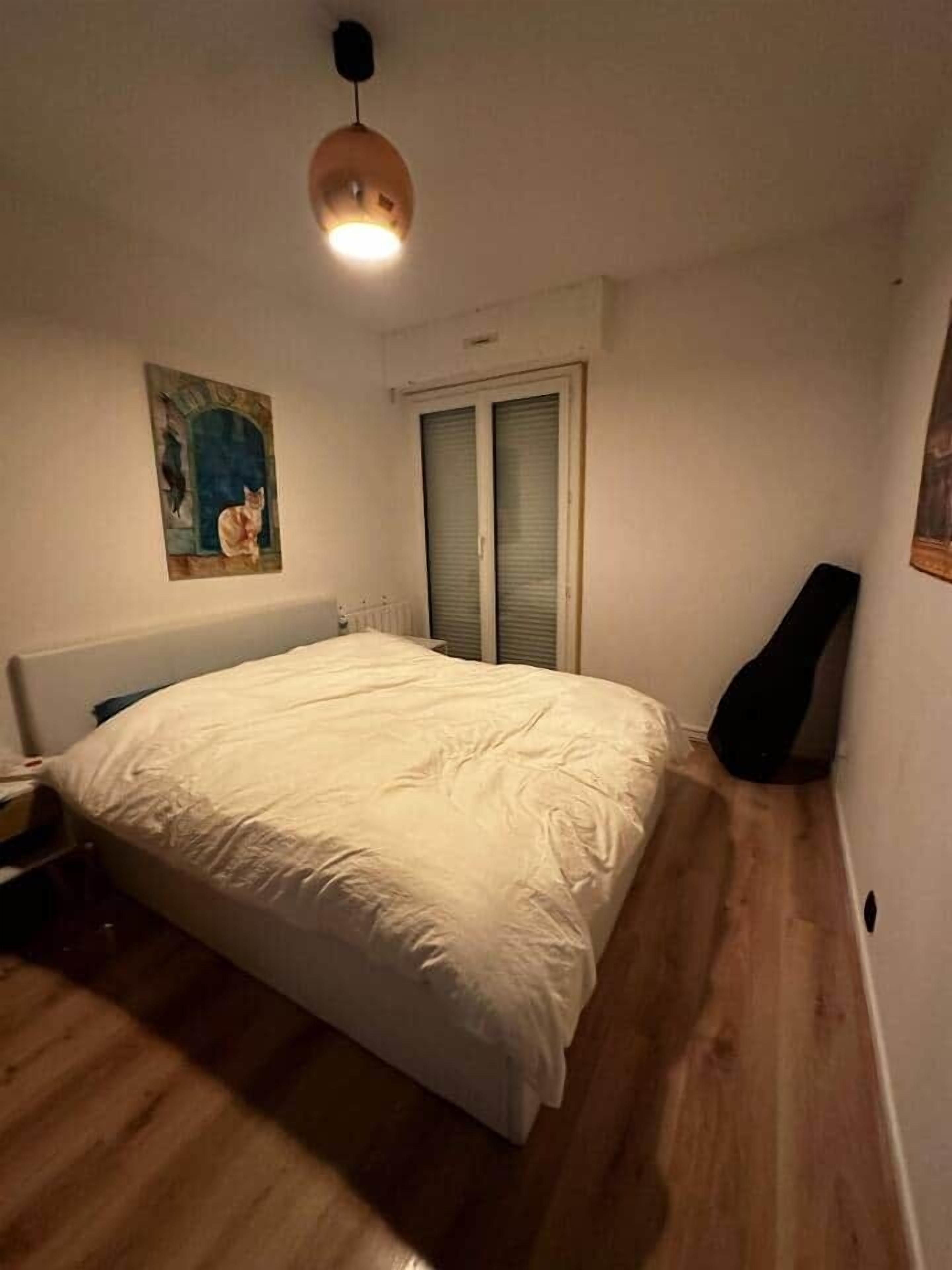 1 slaapkamer, een strijkplank/strijkijzer, wifi