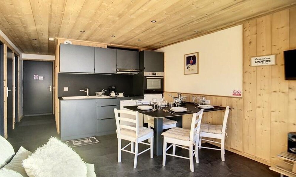 Bright & Renovated Apartment Ski-in/ski-out Access Mountain View ...