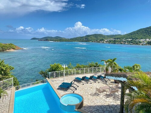 🌺 La villa KAÏBANA: Élégante Villa Vue Mer 180° • Piscine  • 5 Suites • Tartane