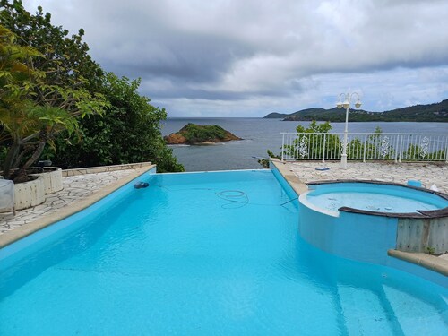  Villa KAÏBANA: Elegant 180° Sea View Villa - Swimming pool  - 5 Suites - Tartane