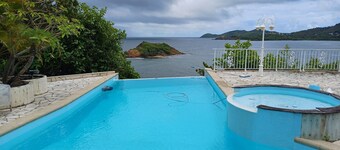  Villa KAÏBANA: Elegant 180° Sea View Villa - Swimming pool  - 5 Suites - Tartane