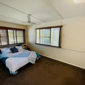 5 Schlafzimmer, Bügeleisen/Bügelbrett, WLAN, Bettwäsche