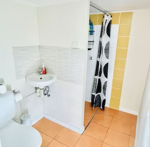 Bruser, håndklæder, Sæbe, Toiletpapir