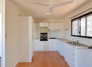 Mikrobølgeovn, ovn, kogeplade, opvaskemaskine