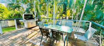 Relax & Unwind: 5BR Home with Pool Near CBD