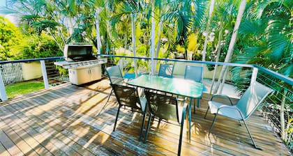 Relax & Unwind: 5BR Home with Pool Near CBD