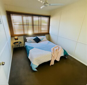 5 chambres, fer et planche à repasser, Wi-Fi, draps fournis
