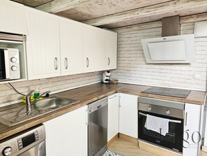 ثلاجة، ميكروويف، فرن، موقد طهي مسطح