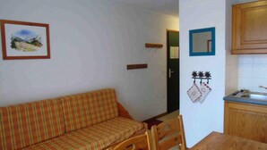 Interior - 2 Rooms for 4 People (Modane)