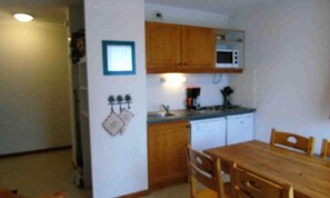 Fridge, microwave, dishwasher, coffee/tea maker - 2 Rooms for 4 People (Modane)