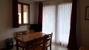 Dining - 2 Rooms for 4 People (Modane)