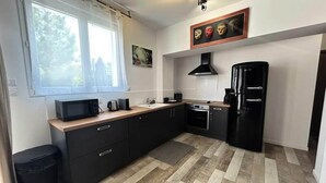 Coffee/tea maker, fridge, microwave, oven - Houses & Villas for 6 People (Notre-Dame-de-Monts)