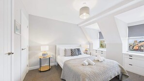 3 bedrooms, iron/ironing board, free WiFi, bed sheets - Union Road Coastal Calm Meets Conscious Living (Cowes)