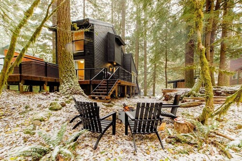 Hot Tub + Forest Views | Mt Hood Getaway