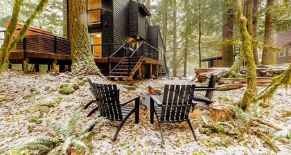 Hot Tub + Forest Views | Mt Hood Getaway