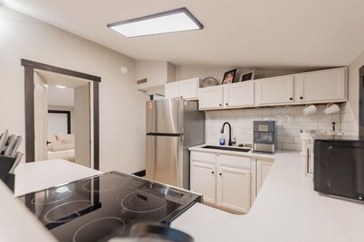 Cowboy Bungalow - Walking Distance to Campus