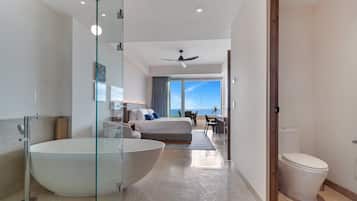 Three Bedroom Ocean Front W/Pool | Bathroom | Hair dryer, towels, soap, shampoo