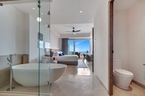 Three Bedroom Ocean Front W/Pool | Bathroom | Hair dryer, towels, soap, shampoo - Albaluz (San Jose del Cabo)