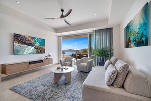One Bedroom Ocean View 2 Beds Single | Living area