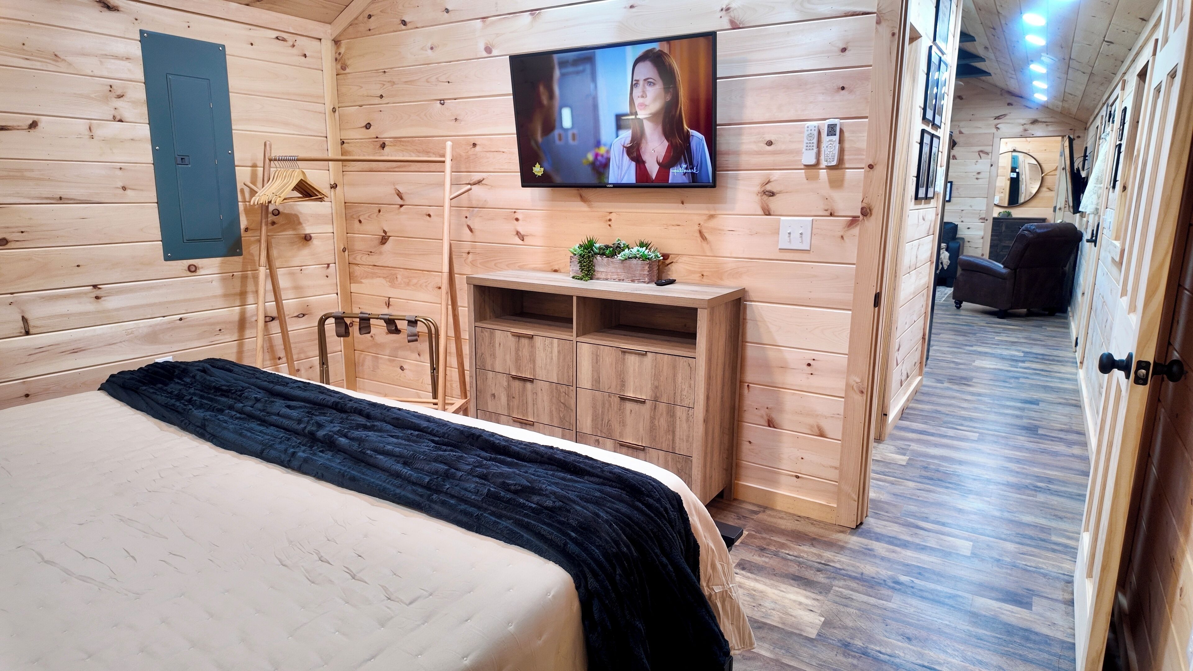 2 bedrooms, travel crib, free WiFi, bed sheets