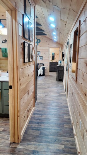 المنشأة من الداخل