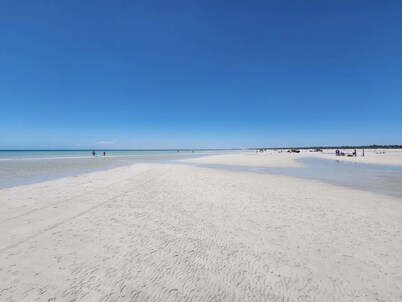 Janet's Rest at Point Turton.
A nostalgic escape nestled on the Yorke Peninsula