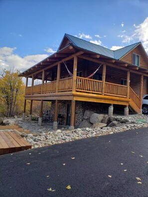 Exterior - Upper Cozy Cabin in Powderhorn Ski Resort. (Mesa)