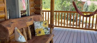 Upper Cozy Cabin in Powderhorn Ski Resort.