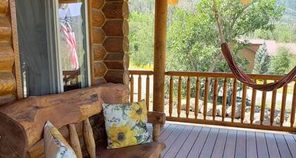 Upper Cozy Cabin in Powderhorn Ski Resort.