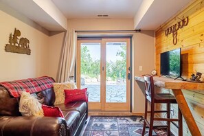 Smart TV, fireplace, books - Lower Cozy Cabin in Powderhorn Ski Resort (Mesa)