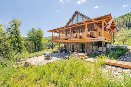 Außenbereich. Lower Cozy Cabin in Powderhorn Ski Resort