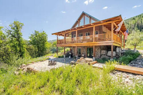 Lower Cozy Cabin in Powderhorn Ski Resort