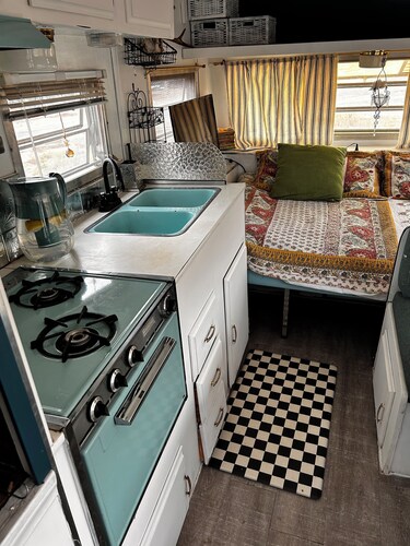 Tranquil and Charming Vintage Trailer in Santa Fe for a peaceful getaway